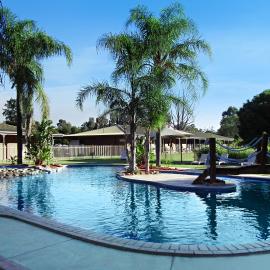 Cobram Barooga Golf Resort，位于Barooga的酒店