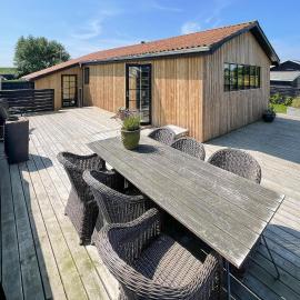 Amazing Home In Mesinge With Wifi