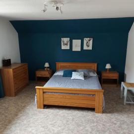 Chambre spacieuse climatisée - Petit déjeuner inclus，位于Euville的酒店