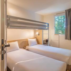Kyriad ECO - Marne-la-Vallée Saint-Thibault-des-Vignes，位于圣蒂博德维涅的酒店
