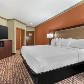 Best Western Plus Brookside Inn，位于米尔皮塔斯的酒店