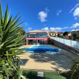 Sunset Paradise Villa with Heated Pool，位于卡列塔的酒店