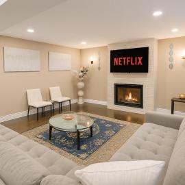 Executive 2BR Lower Suite Private & Spacious Close to USA Border，位于温莎的酒店