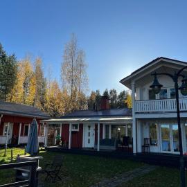 Villa Purnukka - Huvila upeissa järvimaisemissa ulkoporeammeella，位于库奥皮奥的酒店
