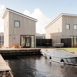 Waterlodge in Heeg - Relax, sail and enjoy!，位于希格的酒店