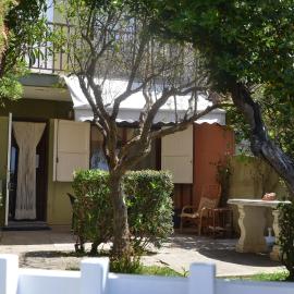 FANTASTIC SARDINIA VILLETTE CON GIARDINO Fronte Mare Fertilia FAHO-GAV01-GAV02，位于费尔蒂利亚的酒店