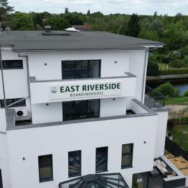 East-Riverside Boardinghouse，位于埃尔克纳的酒店