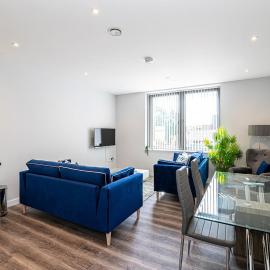 #94 Lux Crosby Gardens Apartment - 10 mins to Crosby Beach - Sleeps 4 - " Perfect for Business travelers and Small Families - Free Parking"，位于锡福斯的酒店