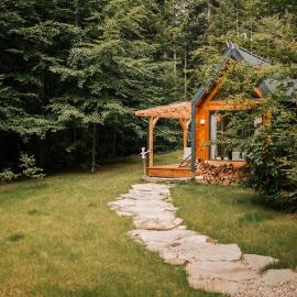 Tiny house nad potokiem，位于Sidzina的酒店