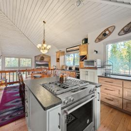 Great Kitchen, AC, SHARC Access, Hot Tub, Bring Pet!，位于森赖弗的酒店