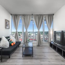 UC Stampede Condo by Train, Hospital, free UG parking & Gym, AC, full kitchen，位于卡尔加里的酒店