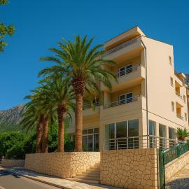 Hotel Neptun Gradac，位于格拉达茨的酒店