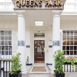 Queens Park Premier London Hyde Park，位于伦敦的酒店