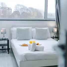 Leeds Urban Escape Bright & Spacious 3BR Stay