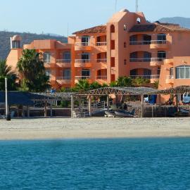 Club Cantamar Beach Hotel & Marina，位于拉巴斯的酒店