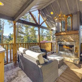 Private Hot Tub & Deck: Woodland Park Tiny Home!，位于伍德兰帕克的酒店