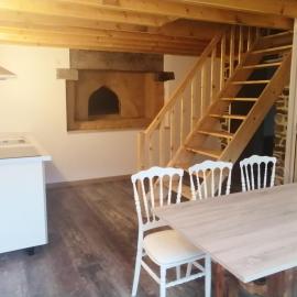 Maisonnette meublée à la campagne，位于Ernée的酒店