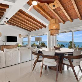 Costa Dorada - Beachfront Penthouse in Bucerias Golden Zone，位于布塞里亚斯的酒店