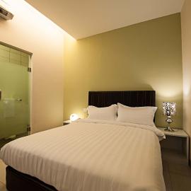 Seven Hotel，位于Putatan的酒店