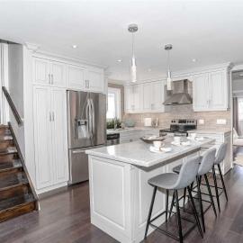 Beautiful 3 bed 2 bathroom home Toronto，位于多伦多的酒店