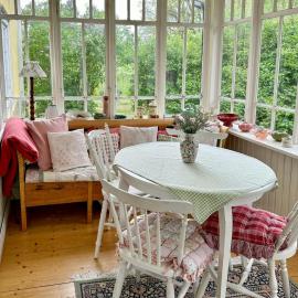 18Th Century House With Glass Porch In Småland，位于Söderåkra的酒店