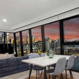 Waterfront 2BR DreamView-Docklands-Gym-Pool-Free Parking，位于墨尔本的酒店