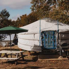 Cosy yurt at a nature retreat in Sequoia Forest，位于Miramonte的酒店