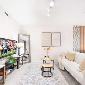 4B TH in Kirkland Woodinville Prime Location