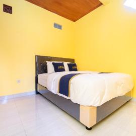 Berkah Guest House Prambanan By ARBA，位于Bugisan的酒店