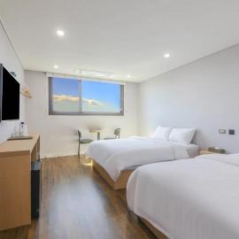 Aroomi Hotel Hyupjae，位于济州市的酒店