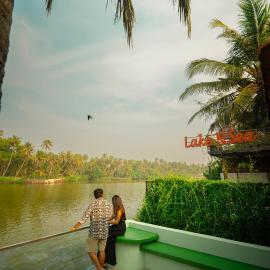 Lake and Sea Beach Resort，位于Kappil的酒店