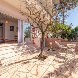 Charming Haven on the Portuguese Riviera，位于帕雷迪的酒店