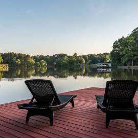 Hyco Lake Hideout - Lakefront Escape, Dock, Fire Pit, Family friendly!，位于Roxboro的酒店