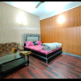 ALZAHIR HOTEL & Guesthouse，位于伊斯兰堡的酒店