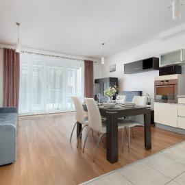 Spacious Apartment with Underground Parking and Terrace by Noclegi Renters，位于卡托维兹的酒店