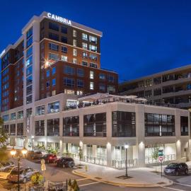 Cambria Hotel Downtown Asheville，位于阿什维尔的酒店