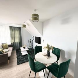 Central 2BR Home with Parking near Ferry