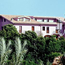 Residenza Locci - Rooms & Apartments，位于特乌拉达的酒店