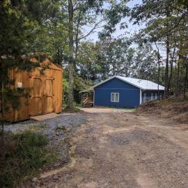 Camp Carter Bunkhouse，位于Mathias的酒店