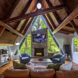 Lakefront with Lake Access•Hot Tub•Firepit•Pets，位于Rockbridge的酒店