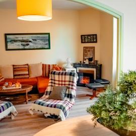 La Tanière du Corsaire - Coliving - jusqu'à 4 chambres - vue Rivière，位于雷东的酒店