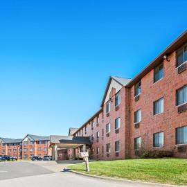 Days Inn & Suites by Wyndham Des Moines Airport，位于德梅因的酒店