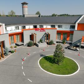 Royal Hotel & Events，位于Băileşti的酒店