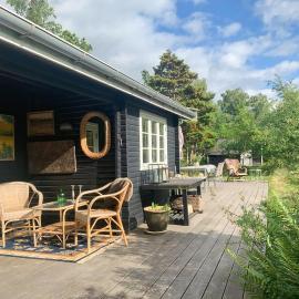Cozy Summer House In Rørvig With Historical Charm，位于勒维的酒店