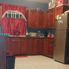 Charming Piarco Home with Garden View，位于Piarco的酒店