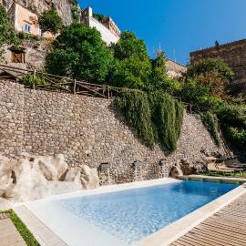Amalfi Resort Rooms with pool，位于阿马尔菲的酒店