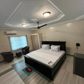 Center Hill Hotel，位于Trofwi的酒店