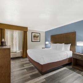 Best Western Airport Albuquerque InnSuites Hotel & Suites，位于阿尔伯克基的酒店