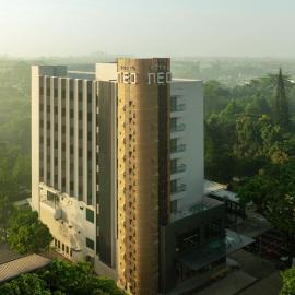 Hotel Neo Kota Baru Parahyangan，位于Simpar的酒店