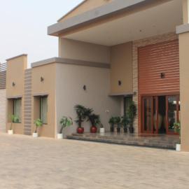 Hotel Moon Palace Kolwezi，位于Kolwezi的酒店